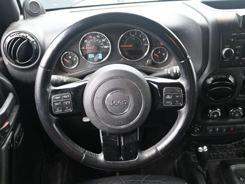 Used 2014 Jeep Wrangler Unlimited Sahara image 19