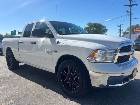 Used 2022 RAM 1500 Classic SLT w/ Trailer Tow Group AWD/4WD image 3