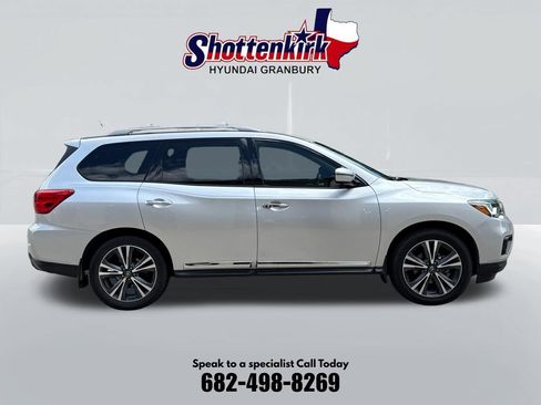 Used 2018 Nissan Pathfinder Platinum FWD image 5