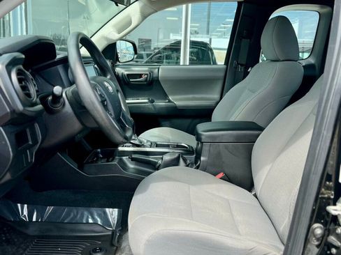 Used 2016 Toyota Tacoma SR image 11