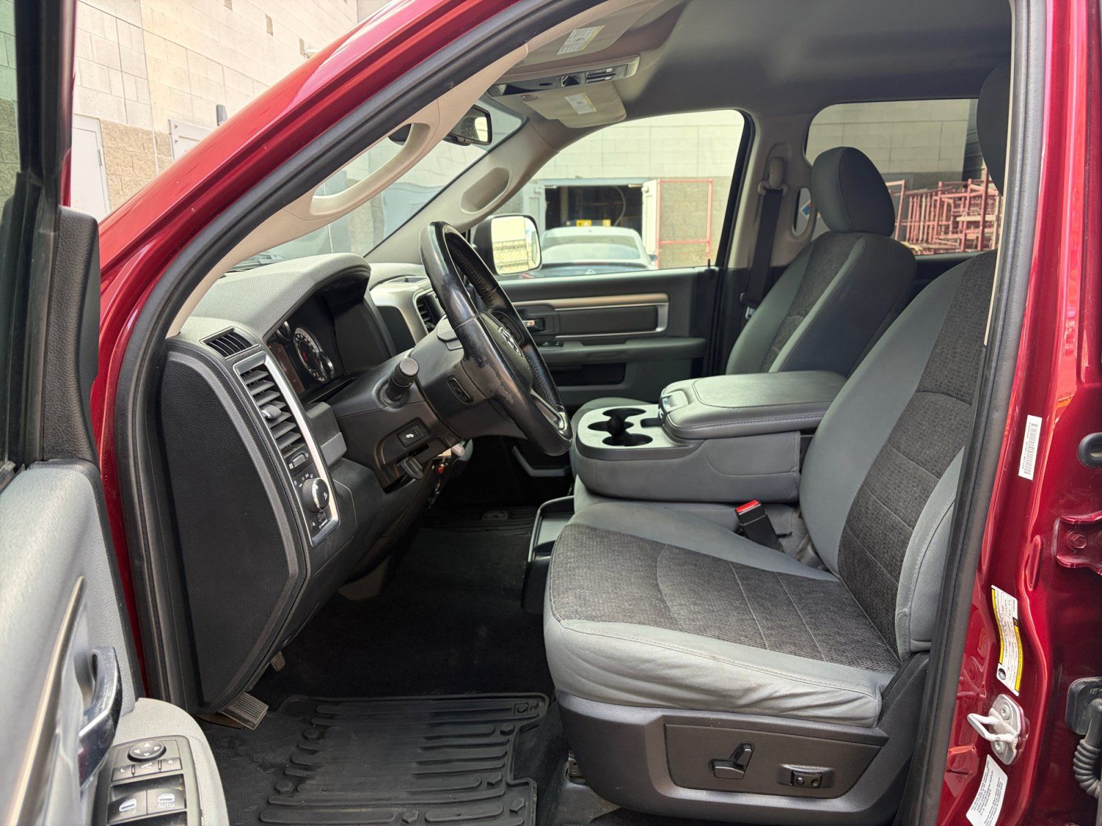 Used 2015 RAM 2500 SLT w/ Luxury Group AWD/4WD image 11
