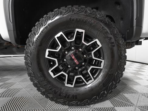 Used 2025 GMC Sierra 2500 AT4X AWD/4WD image 33