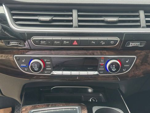 Used 2018 Audi Q7 3.0T Prestige w/ Prestige Package AWD/4WD image 19
