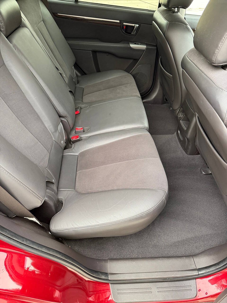 Used 2010 Hyundai Santa Fe SE FWD image 16