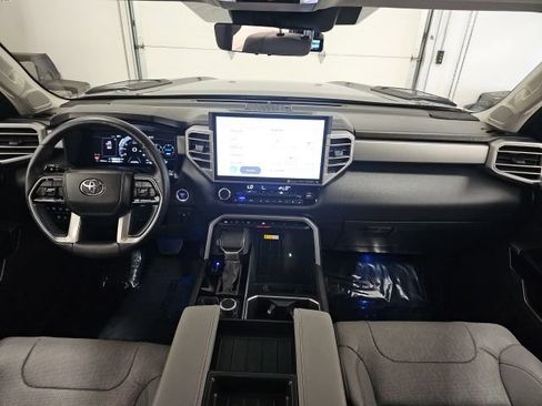 Used 2024 Toyota Tundra Limited AWD/4WD image 31