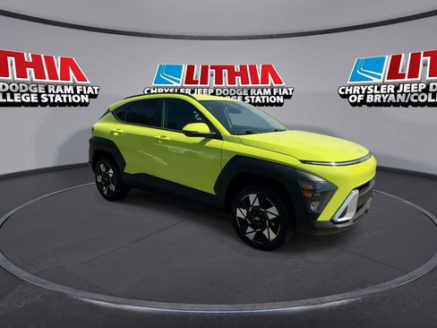 Used 2025 Hyundai Kona SEL AWD/4WD image 2