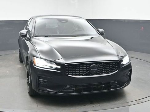 Used 2023 Volvo S60 B5 Plus w/ Climate Package image 2