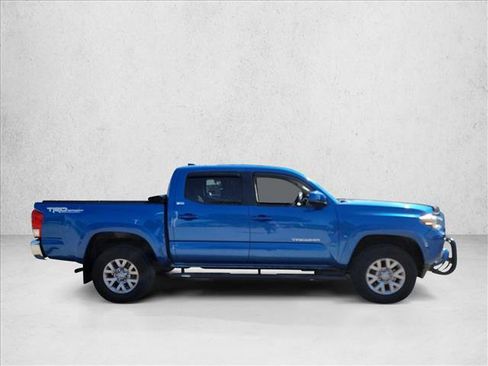 Used 2017 Toyota Tacoma SR5 w/ Tow Package RWD image 4