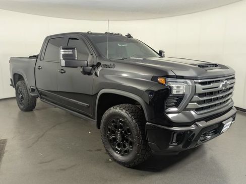 Used 2024 Chevrolet Silverado 3500 High Country w/ Technology Package AWD/4WD image 2