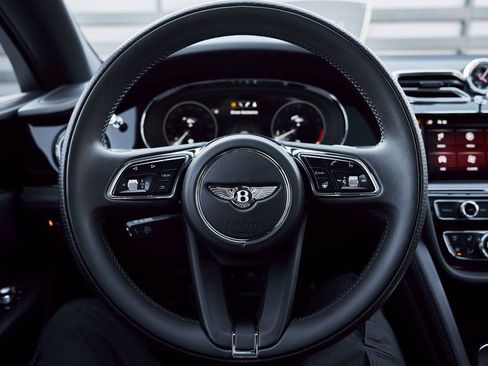 Used 2022 Bentley Bentayga image 51