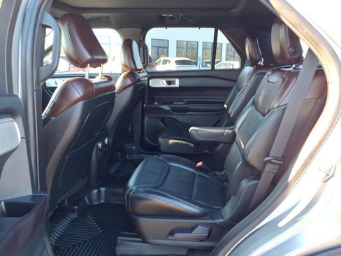 Used 2020 Ford Explorer Platinum w/ Premium Technology Package image 11