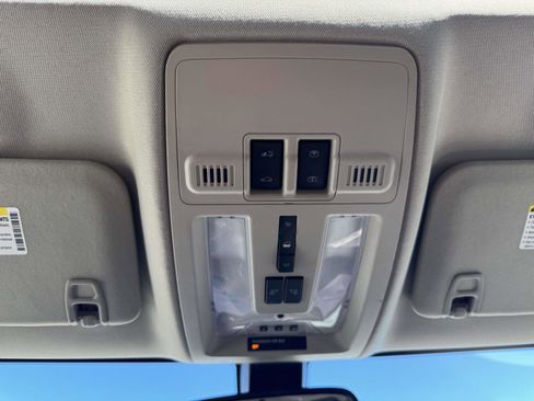 Used 2016 Cadillac SRX Luxury image 32