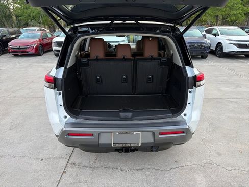 New 2026 Nissan Pathfinder Platinum FWD image 32