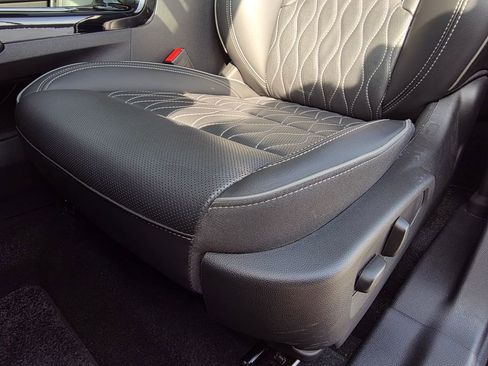 Used 2022 Buick Envision Avenir w/ Technology Package II image 24