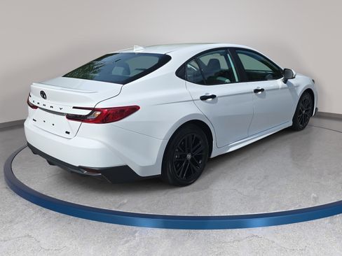 Used 2026 Toyota Camry SE FWD image 5
