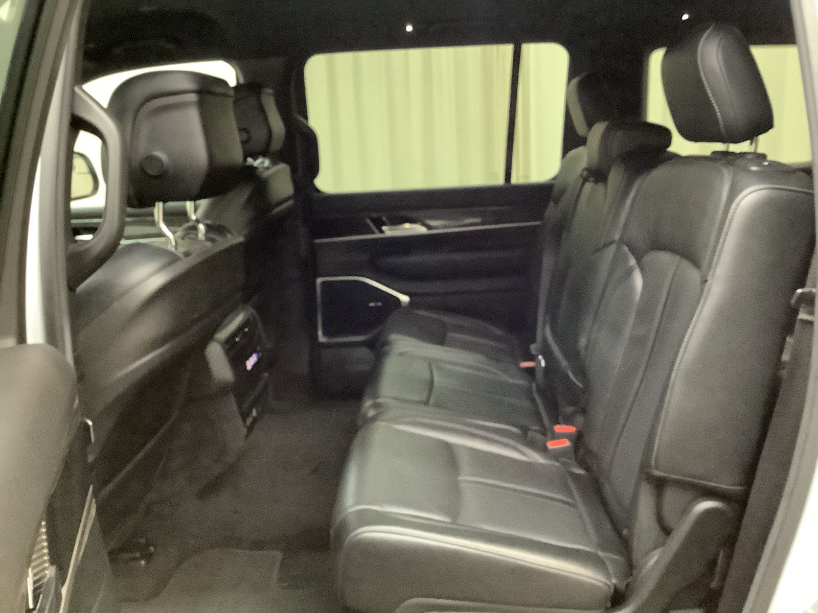Used 2022 Jeep Wagoneer Series II AWD/4WD image 25
