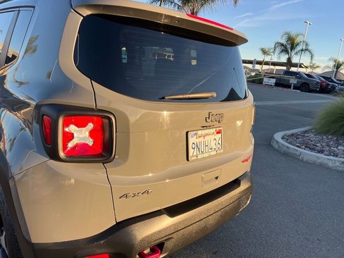 Used 2020 Jeep Renegade Trailhawk w/ Cold Weather Group image 13