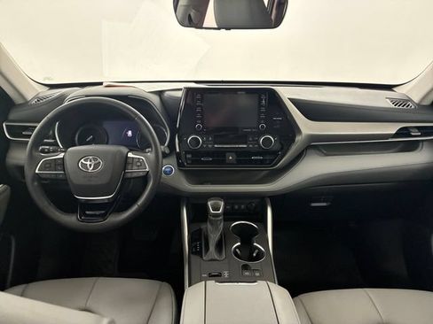 Used 2021 Toyota Highlander XLE AWD/4WD image 20