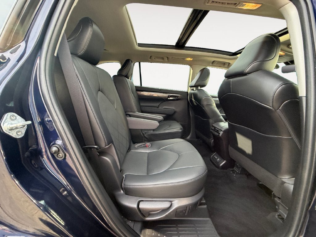 Used 2022 Toyota Highlander Platinum AWD/4WD image 23