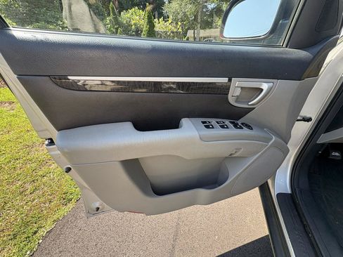 Used 2009 Hyundai Santa Fe GLS FWD image 8