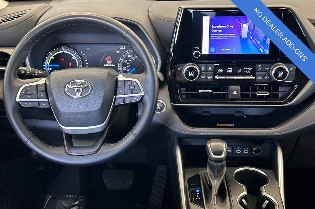 Used 2023 Toyota Highlander XLE AWD/4WD image 15