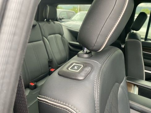 Used 2022 Jeep Grand Wagoneer Series II AWD/4WD image 17
