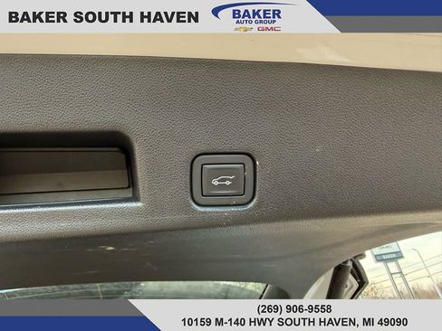 Used 2025 Buick Enclave Preferred image 9