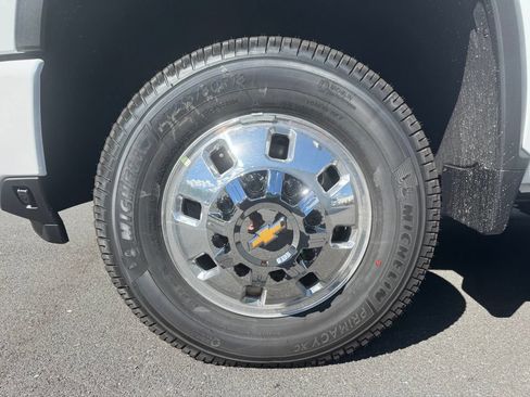 New 2026 Chevrolet Silverado 3500 High Country w/ High Country Premium Package AWD/4WD image 13