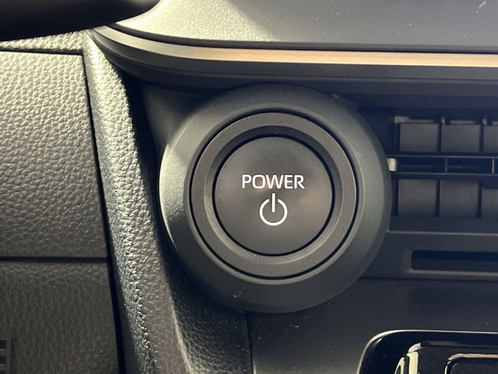 Used 2025 Toyota Prius LE FWD image 34