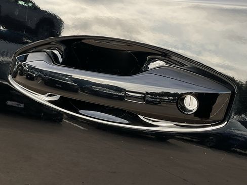 New 2026 Nissan Armada SV image 9