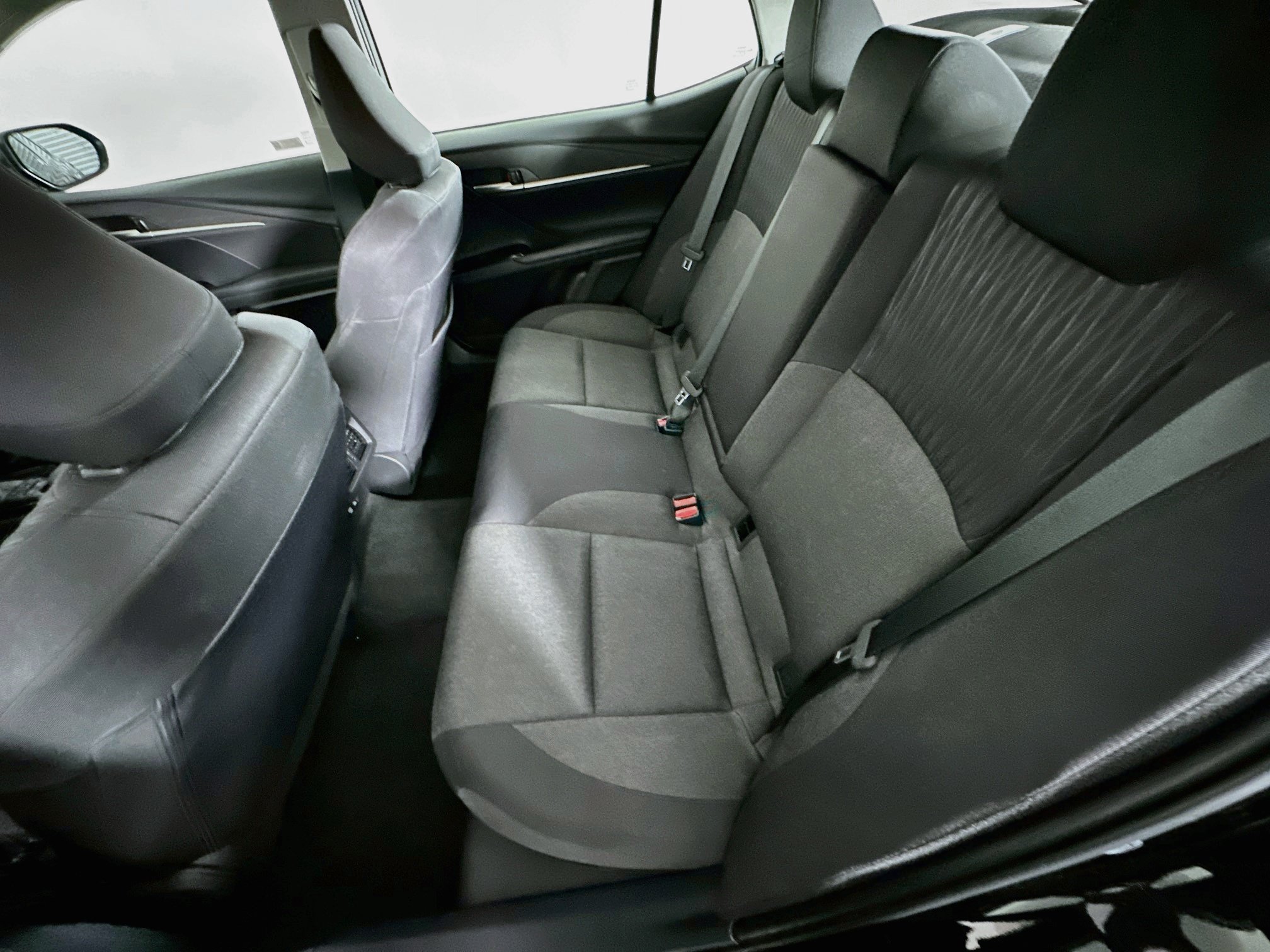 Used 2025 Toyota Camry LE FWD image 28