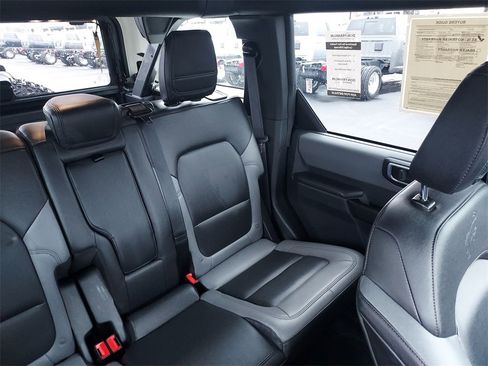 Used 2024 Ford Bronco Black Diamond w/ Sasquatch Package image 14