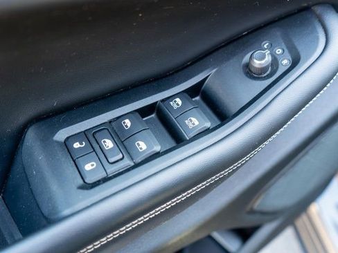 Used 2023 Jeep Grand Cherokee Laredo AWD/4WD image 18
