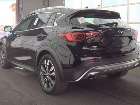 Used 2018 INFINITI QX30 Premium w/ Navigation Package AWD/4WD image 18