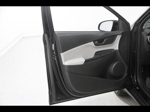 Certified 2023 Hyundai Kona SEL AWD/4WD image 4