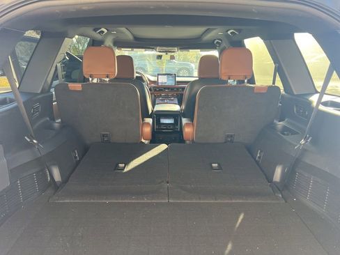 Used 2023 Lincoln Aviator Reserve w/ Equipment Group 201A image 16