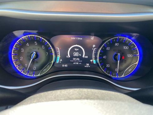Used 2024 Chrysler Pacifica Touring-L FWD image 18