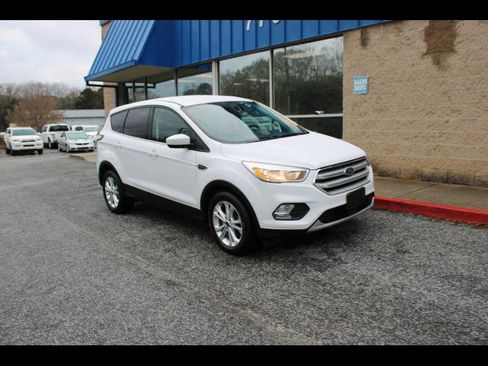 Used 2018 Ford Escape SE w/ Ford Safe & Smart Package image 1