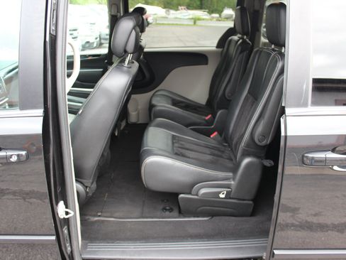 Used 2017 Dodge Grand Caravan SXT FWD image 30