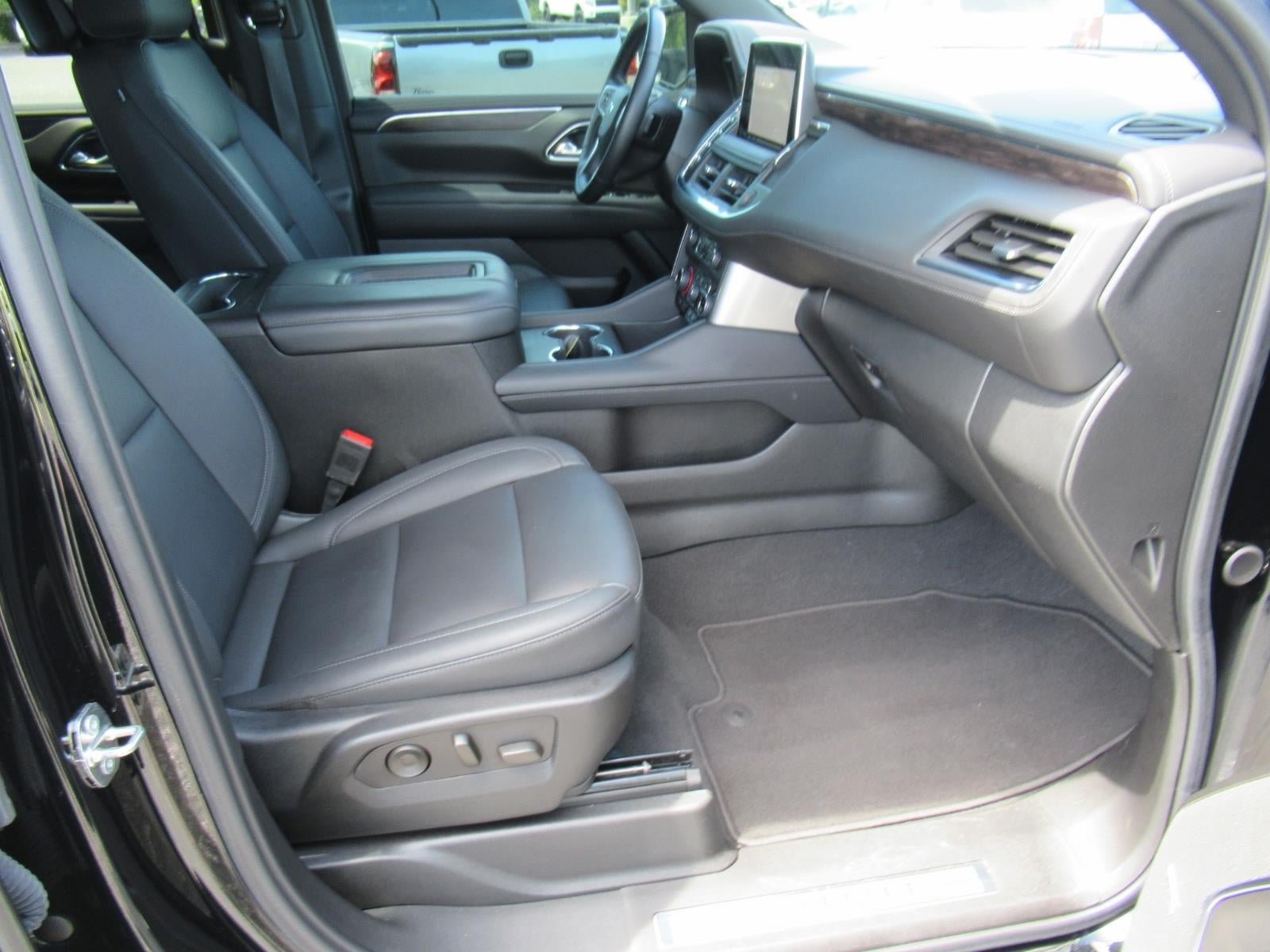 Used 2023 Chevrolet Suburban Z71 w/ Luxury Package AWD/4WD image 10
