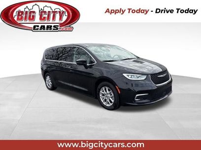 Used 2023 Chrysler Pacifica Touring-L