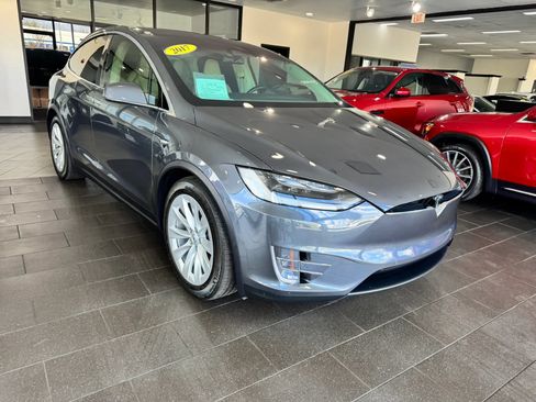 Used 2017 Tesla Model X 90D AWD/4WD image 7