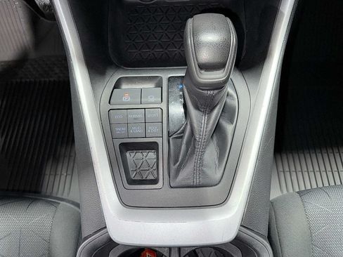 Used 2022 Toyota RAV4 XLE AWD/4WD image 30