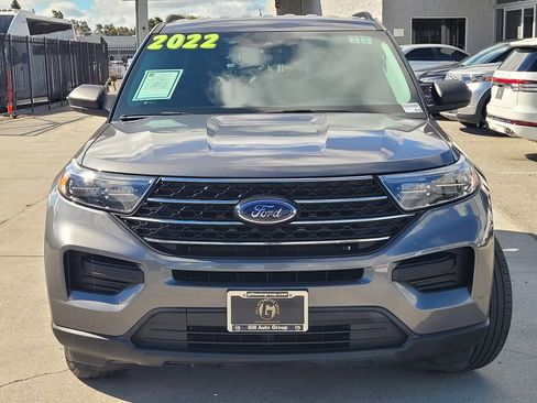 Used 2022 Ford Explorer XLT image 2