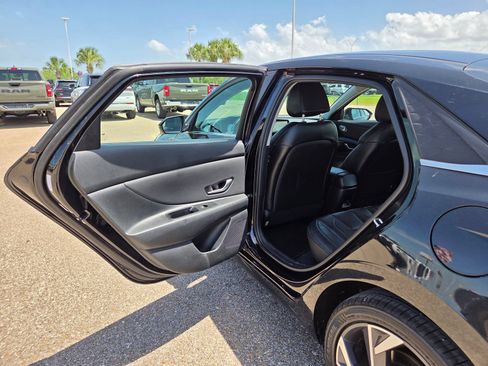Used 2024 Hyundai Elantra Limited FWD image 13