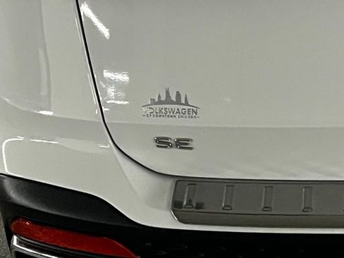 Used 2023 Volkswagen Taos SE w/ Panoramic Sunroof Package image 34