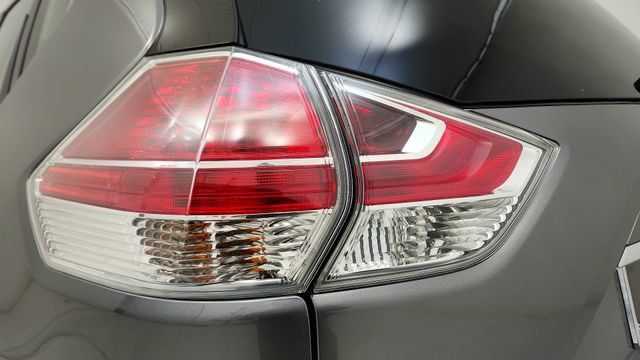 Used 2015 Nissan Rogue S FWD image 27