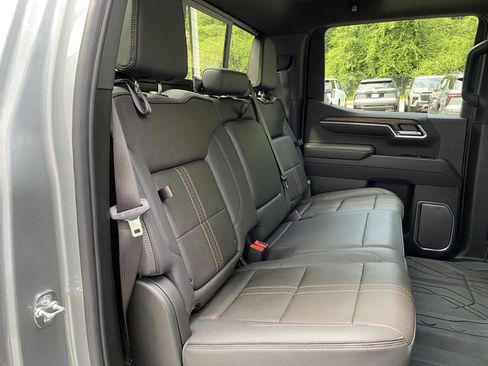 Used 2025 Chevrolet Silverado 1500 High Country w/ Technology Package AWD/4WD image 39