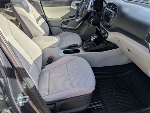 Used 2023 Kia Soul LX w/ LX Technology Package image 28