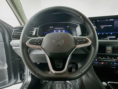 Used 2025 Volkswagen Jetta SE FWD image 13